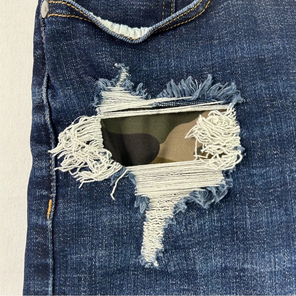 Judy Blue Camo Patch Dark Wash Denim‎ Shorts Stretch Distressed Women’s 1X EUC - Picture 7 of 13